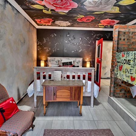 Iszis Guest House Bloemfontein Exterior photo