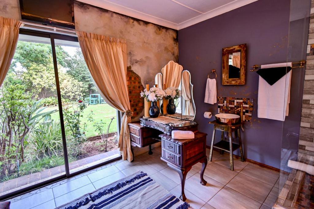 Iszis Guest House Bloemfontein Exterior photo