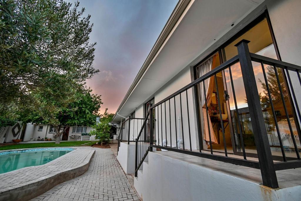 Iszis Guest House Bloemfontein Exterior photo