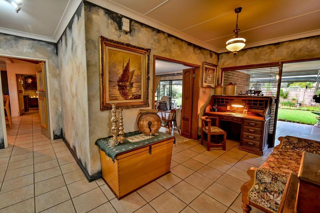 Iszis Guest House Bloemfontein Exterior photo